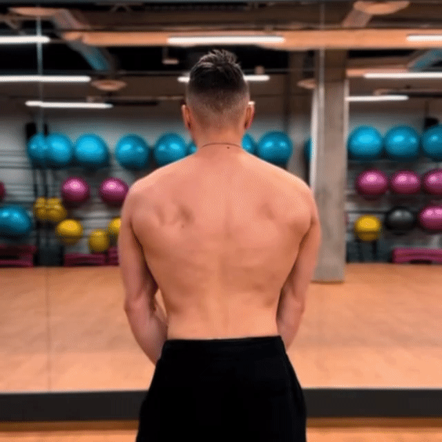 Trener personalny Konrad Grzesik ma więcej doświadczenia w treningach personalnych niż pięciu losowo wybranych trenerów.