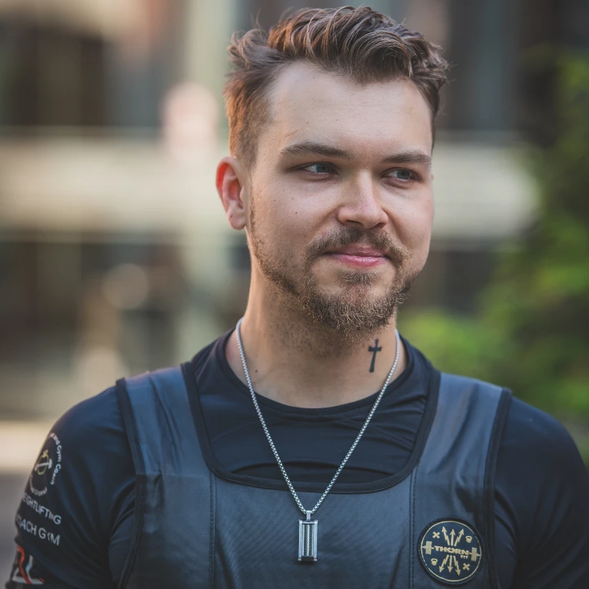 Trener personalny Konrad Grzesik prowadzi treningi personalne na siłowni My Fitness Place przy ul. Mogilskiej 97 w Krakowie. Trener personalny Konrad Grzesik prowadzi treningi personalne na siłowni My Fitness Place przy ul. Mogilskiej 97 w Krakowie.