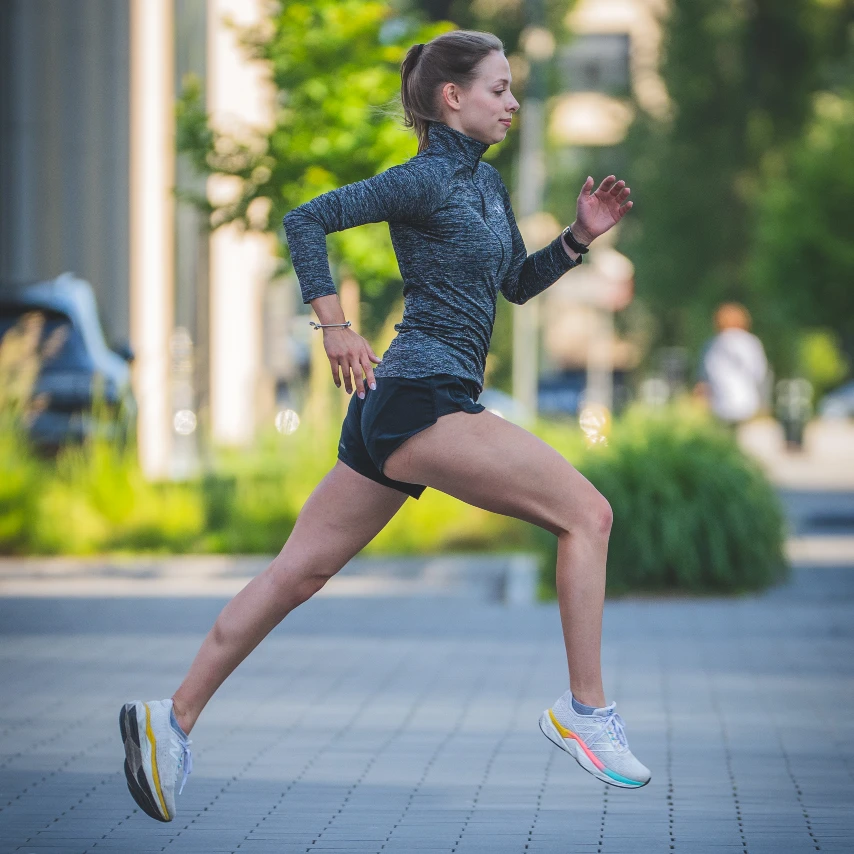 Julia Długosz jest trenerką personalną na siłowni My Fitness Place przy Mogilskiej 97 w Krakowie.