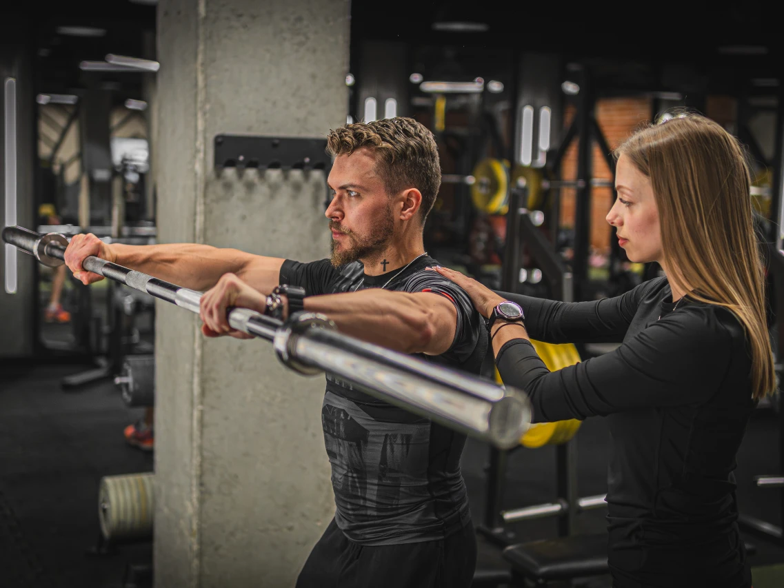 Julia Długosz jest trenerką osobistą z siłowni My Fitness Place przy ul. Mogilskiej 97 w Krakowie.
